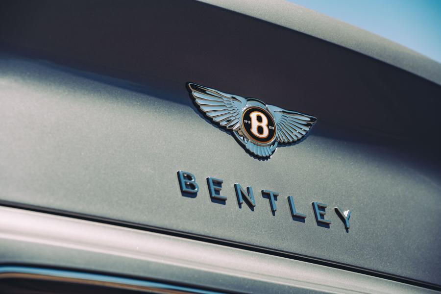 Логотип Bentley Continental GT V8 Convertible 2019 года  (NA) (фото 22 из 40)